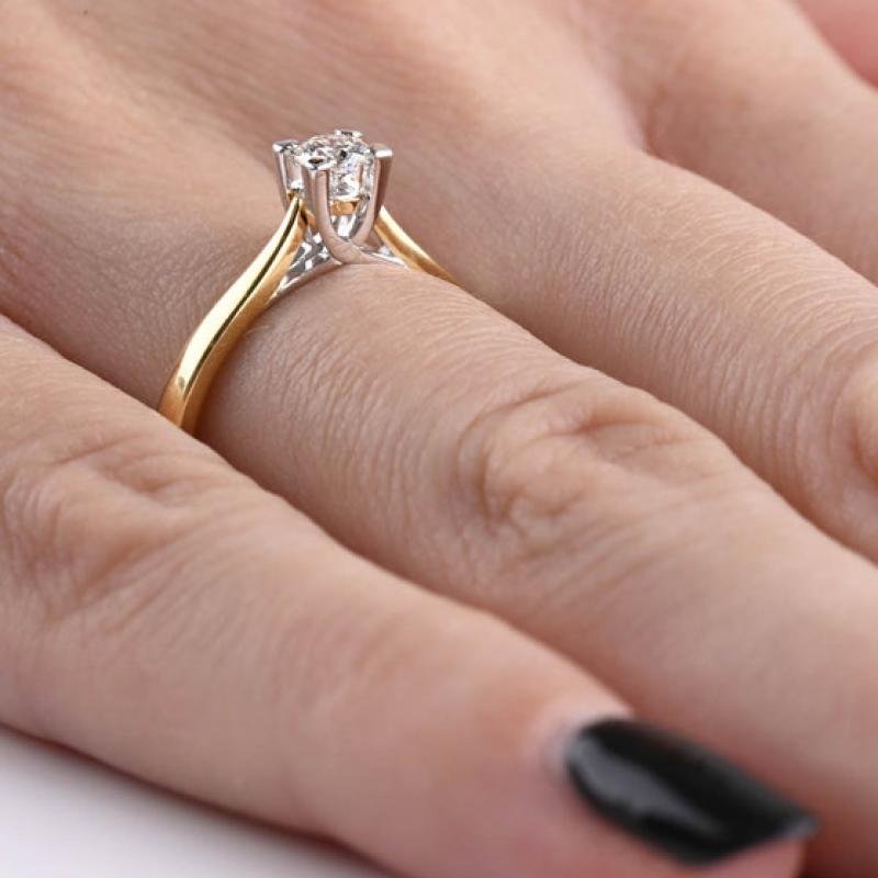 HOW TO SAVE ALMOST 50 PERCENT ON A GORGEOUS DIAMOND ENGAGEMENT RING